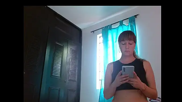 Snapshot of IVANNAFOXvh chatting on 07/02/26, 08:04 IVANNAFOXvh online show from 07/02/26, 08:04
