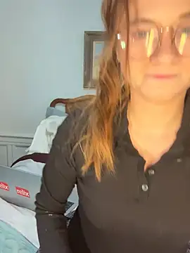 Snapshot of teenyblossom chatting on 01/16/26, 02:10 teenyblossom online show from 01/16/26, 02:10