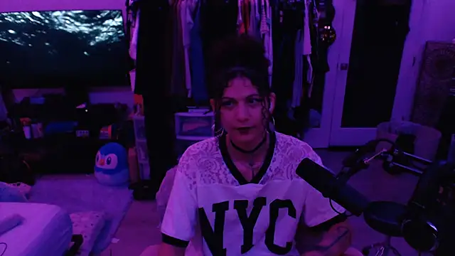 Snapshot of prickly_priscilla chatting on 05/19/26, 04:30 prickly priscilla online show from 05/19/26, 04:30