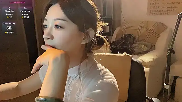 Snapshot of Xiaojuzi- chatting on 04/26/26, 01:31 Xiaojuzi- online show from 04/26/26, 01:31