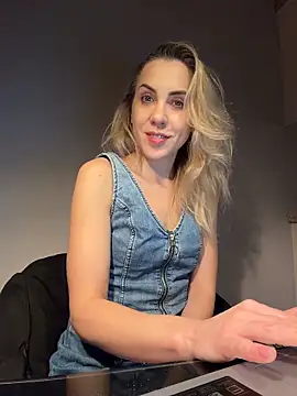 Snapshot of ElenaWhitmore chatting on 03/22/26, 11:08 ElenaWhitmore online show from 03/22/26, 11:08