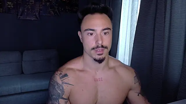 Snapshot of Master_Lukas chatting on 04/21/26, 01:28 Master Lukas online show from 04/21/26, 01:28