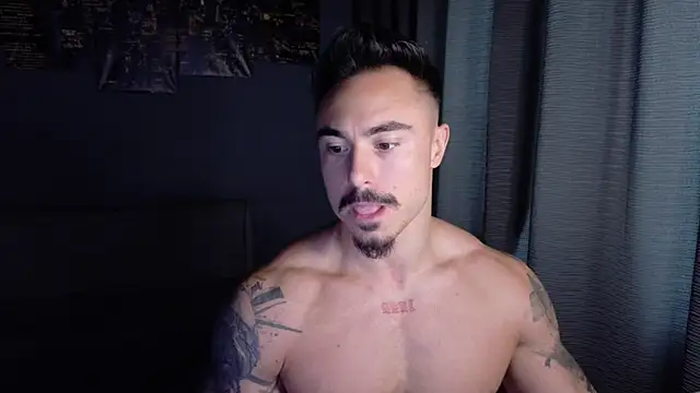 Snapshot of Master_Lukas chatting on 04/29/26, 01:37 Master Lukas online show from 04/29/26, 01:37