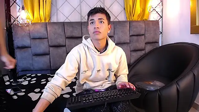 Snapshot of Maik_Russo chatting on 02/03/26, 11:48 Maik Russo online show from 02/03/26, 11:48