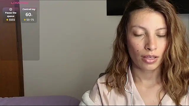Snapshot of Sweet_moon_v_ chatting on 03/27/26, 04:51 Sweet moon v online show from 03/27/26, 04:51