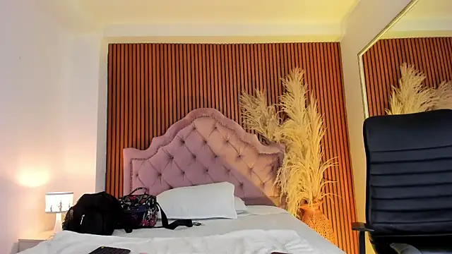 Violett hott  online show from 04/26/26, 12:58