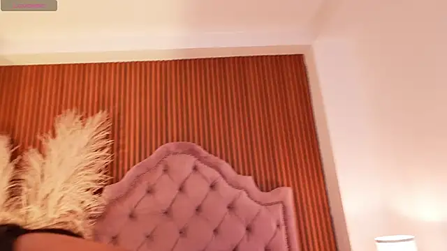 Violett hott  online show from 05/08/26, 12:43
