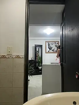 Violett hott  online show from 06/05/26, 12:00