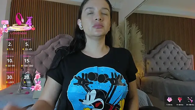 Violett hott  online show from 06/16/26, 12:41