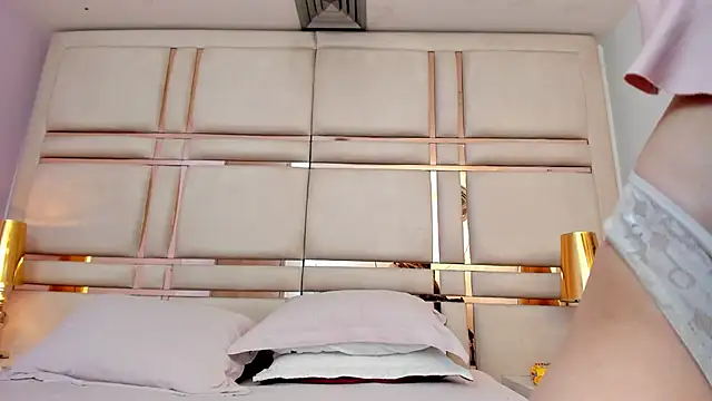 Snapshot of VictoriaGarret chatting on 03/15/26, 01:28 VictoriaGarret online show from 03/15/26, 01:28