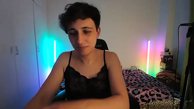 HoneyValentine online show from 05/03/26, 07:20