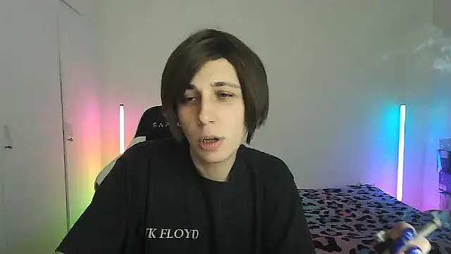 HoneyValentine online show from 05/06/26, 07:41