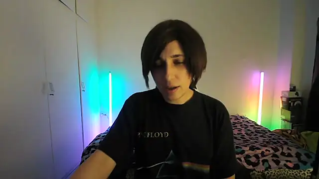 HoneyValentine online show from 05/07/26, 07:52