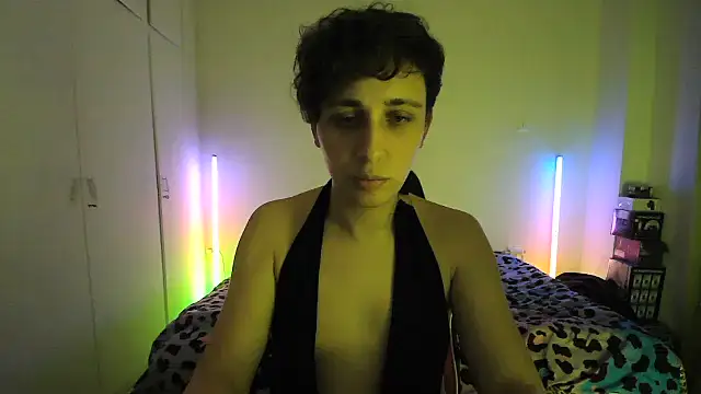 HoneyValentine online show from 05/20/26, 06:58