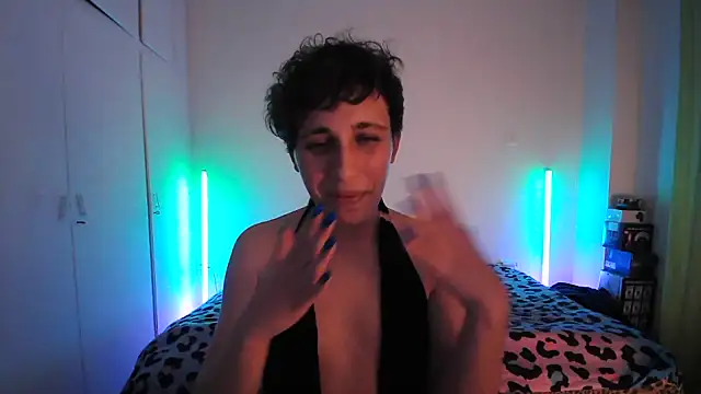 HoneyValentine online show from 05/23/26, 06:45