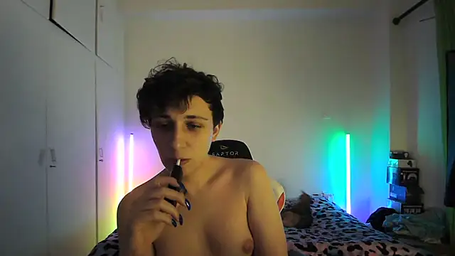 HoneyValentine online show from 05/27/26, 09:23