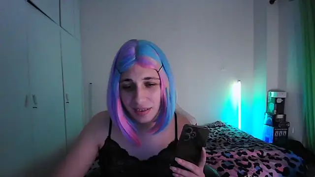 HoneyValentine online show from 06/12/26, 07:35