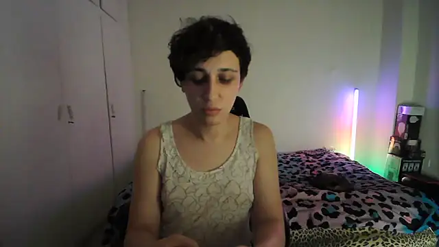 HoneyValentine online show from 06/13/26, 07:56