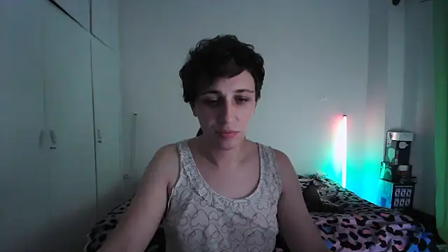 HoneyValentine online show from 06/18/26, 07:29