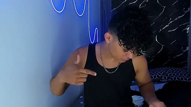 Snapshot of jamescurly00 chatting on 01/08/26, 11:07 jamescurly00 online show from 01/08/26, 11:07