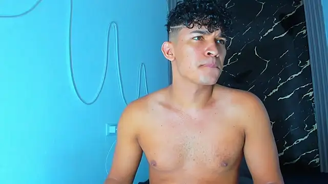 Snapshot of jamescurly00 chatting on 01/19/26, 01:20 jamescurly00 online show from 01/19/26, 01:20