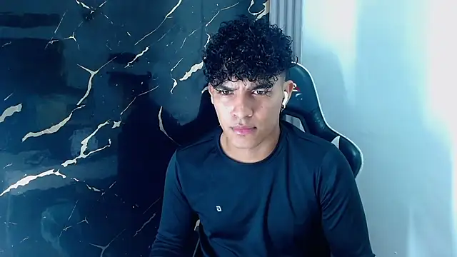 Snapshot of jamescurly00 chatting on 02/04/26, 07:14 jamescurly00 online show from 02/04/26, 07:14