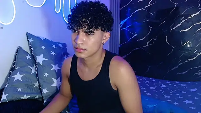 Snapshot of jamescurly00 chatting on 03/12/26, 05:35 jamescurly00 online show from 03/12/26, 05:35