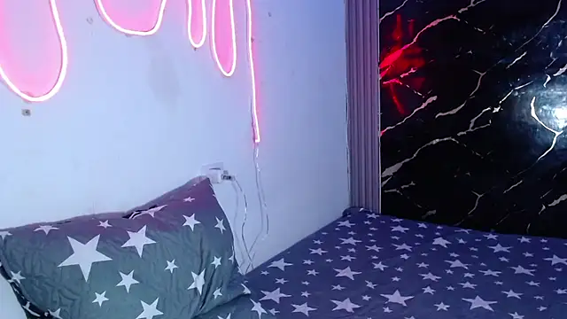 Snapshot of jamescurly00 chatting on 03/15/26, 05:24 jamescurly00 online show from 03/15/26, 05:24