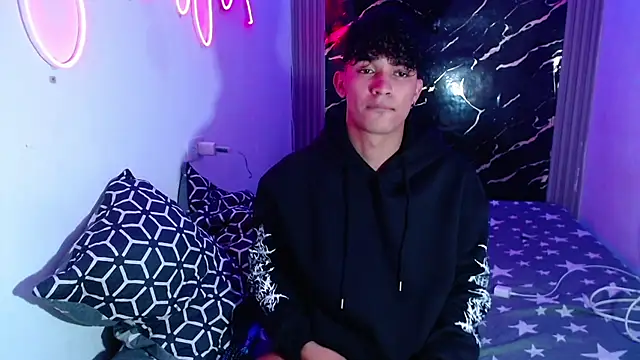 Snapshot of jamescurly00 chatting on 03/16/26, 06:39 jamescurly00 online show from 03/16/26, 06:39