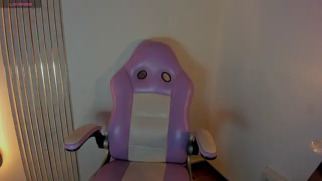 Snapshot of Iamcami_ chatting on 02/18/26, 07:10 Iamcami online show from 02/18/26, 07:10