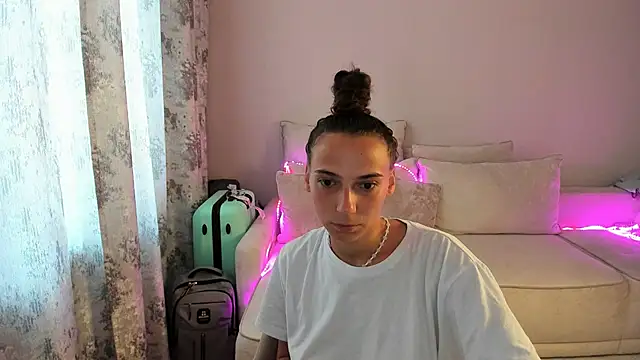 Snapshot of AnnaMized chatting on 03/30/26, 02:01 AnnaMized online show from 03/30/26, 02:01