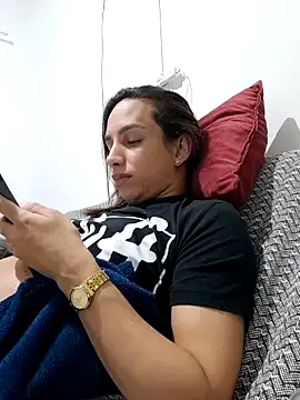 ofjuliaa online show from 05/21/26, 02:40