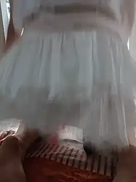 Snapshot of Lyna_sexy24 chatting on 06/29/26, 10:43 Lyna sexy24 online show from 06/29/26, 10:43