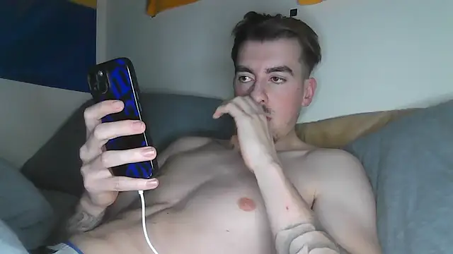 Snapshot of essexboy_2002 chatting on 01/11/26, 11:32 essexboy 2002 online show from 01/11/26, 11:32