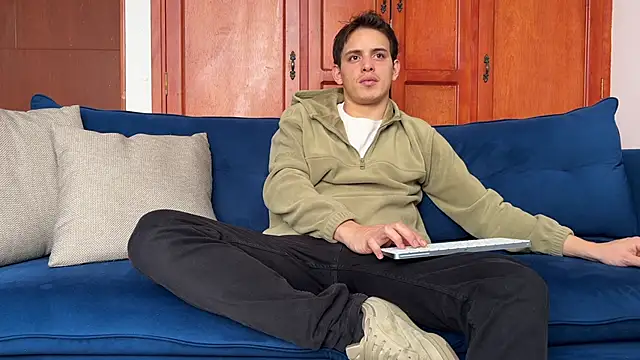 Snapshot of Enzho_liam chatting on 02/06/26, 05:05 Enzho liam online show from 02/06/26, 05:05