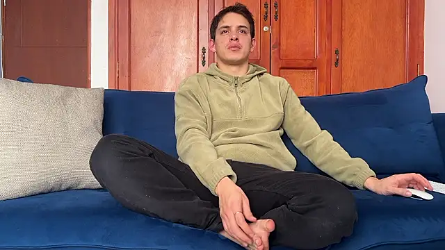 Snapshot of Enzho_liam chatting on 02/16/26, 03:41 Enzho liam online show from 02/16/26, 03:41