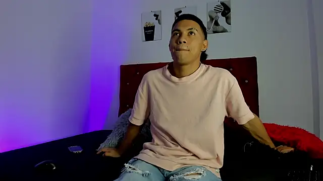 Snapshot of Liamsubtle01 chatting on 01/12/26, 06:24 Liamsubtle01 online show from 01/12/26, 06:24