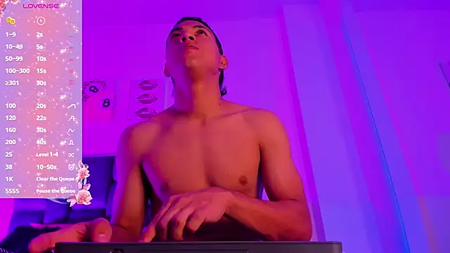 Snapshot of Liamsubtle01 chatting on 02/11/26, 11:04 Liamsubtle01 online show from 02/11/26, 11:04