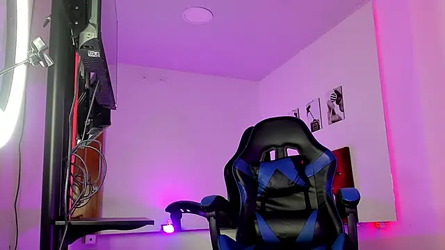 Snapshot of Liamsubtle01 chatting on 03/15/26, 06:14 Liamsubtle01 online show from 03/15/26, 06:14