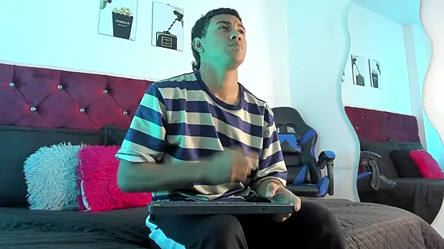 Liamsubtle01 online show from 05/14/26, 11:06