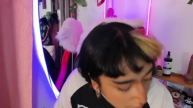 MeowMota  online show from 05/19/26, 06:25