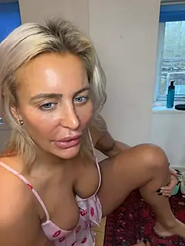 Snapshot of AliceDx chatting on 02/12/26, 09:59 AliceDx online show from 02/12/26, 09:59