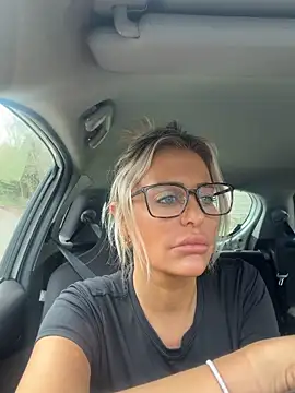 Snapshot of AliceDx chatting on 03/12/26, 09:04 AliceDx online show from 03/12/26, 09:04