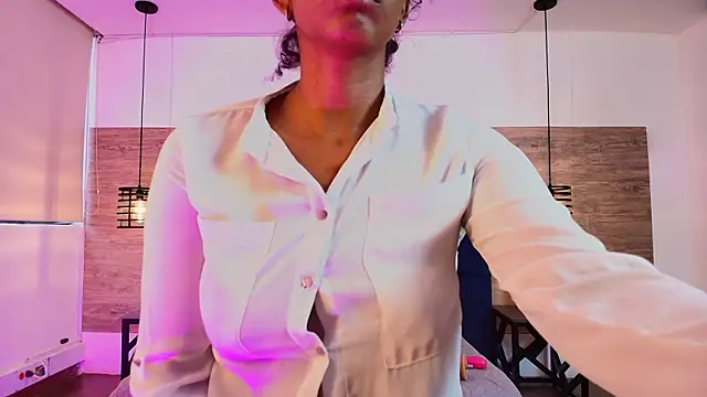 Ellie-Alves online show from 06/18/26, 05:06
