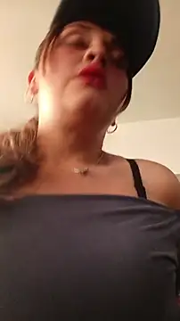 Snapshot of Alejandra_N chatting on 06/06/26, 02:11 Alejandra N online show from 06/06/26, 02:11