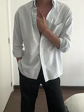 Snapshot of Dickieplay001 chatting on 04/05/26, 06:21 Dickieplay001 online show from 04/05/26, 06:21