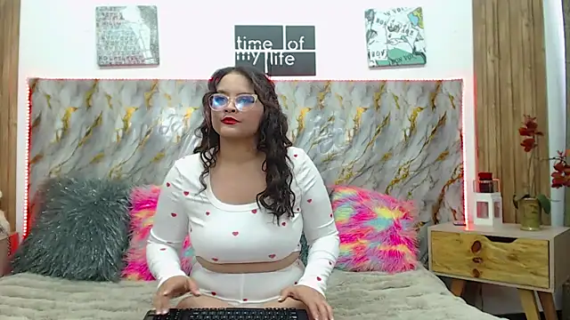 Snapshot of rossyvalbuena chatting on 06/20/26, 02:53 rossyvalbuena online show from 06/20/26, 02:53