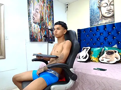 angelcutexx18 online show from 04/23/26, 08:11