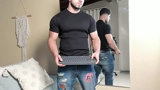 Snapshot of Thiago_moretti chatting on 02/05/26, 03:38 Thiago moretti online show from 02/05/26, 03:38