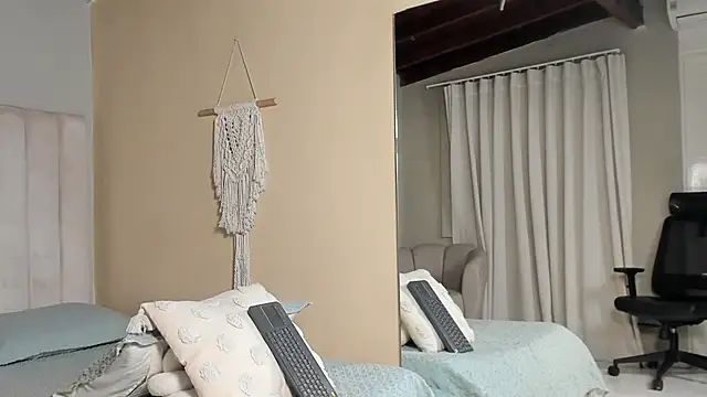 Snapshot of Thiago_moretti chatting on 02/11/26, 04:23 Thiago moretti online show from 02/11/26, 04:23